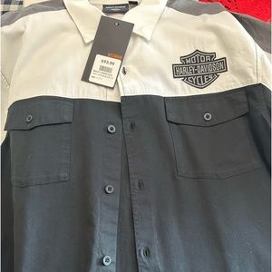 New with tags, Harley Davidson button up men’s shirt. Size 3x